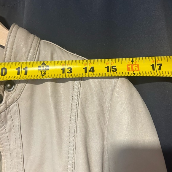 SOLD! Beautiful cream Bagatelle genuine leather jacket, size S, very loved 🥰. - Picture 2 of 4